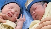 <p>Istri Ustaz Riza Muhammad, Indri Giana, melahirkan bayi kembar pada Minggu, 22 Januari 2023. Bayi kembar ini berjenis kelamin laki-laki, Bunda. (Foto: Instagram @ustdzrizamuhammad/ @_indrigiana)</p>