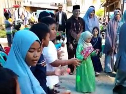 Viral Pengantin Disambut Para Bocah Main Lato-lato, Begini Faktanya