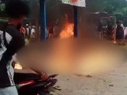 Wanita Dituduh Penculik Ditelanjangi & Dibakar Hidup-hidup di Sorong