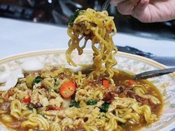 Resep Mie Nyemek Ayam Suwir Berbumbu Gurih Pedas