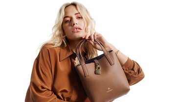 Georgia May Jagger Tampil 'Fierce' pada Koleksi Terbaru Spring/Summer AIGNER