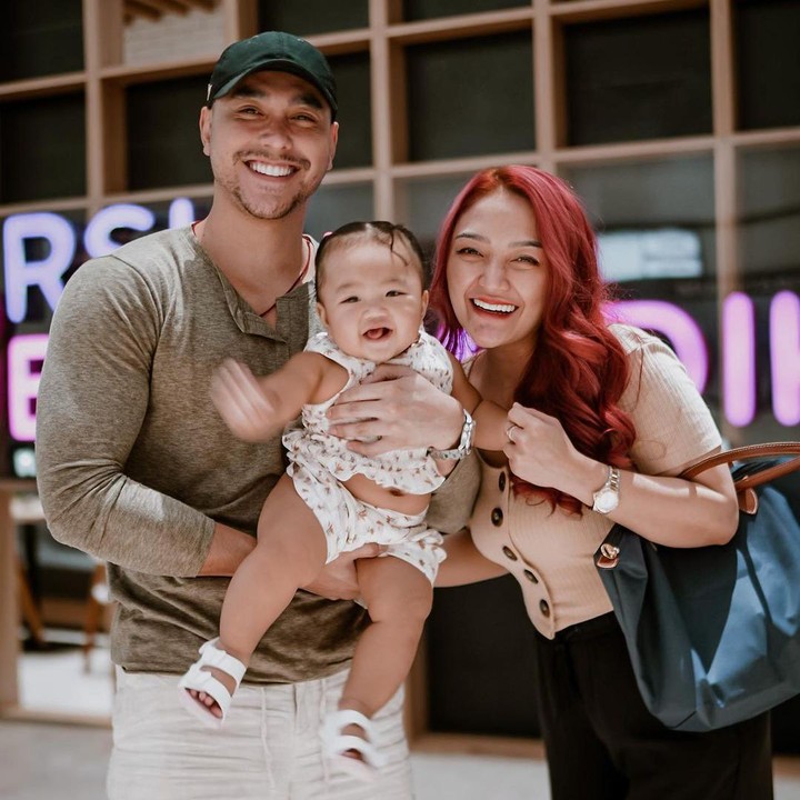 <p>Anak para selebriti kerap kali menarik perhatian publik. Hal ini juga berlaku pada Xarena Zenata Denallie Baharudin, putri semata wayang dari pasangan Siti Badriah dan Krisjiana Baharudin. (Foto: Instagram @sitibadriahh)<br /><br /><br /></p>