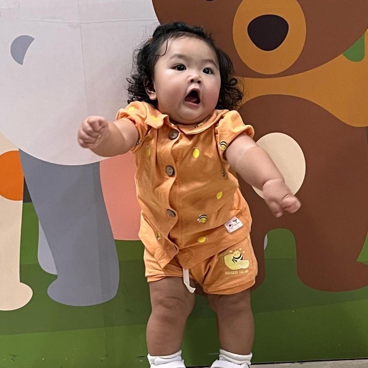 <p>Dalam unggahan terbaru ini, Xarena memang terlihat ekspresif dan membuat netizen semakin mengidolakannya. "Gemes banget,ekspresinya itu bikin lucu," ujar akun @bahama****. (Foto: Instagram @sitibadriahh)<br /><br /><br /></p>