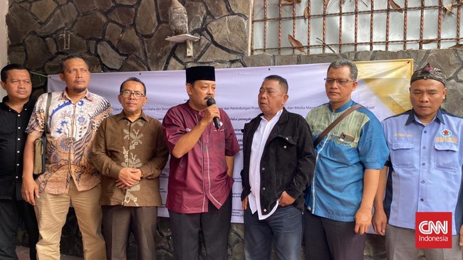 Asosiasi pedagang kecil dan asongan mengaku akan menyurati Presiden Joko Widodo terkait larangan menjual rokok batangan atau ketengan.