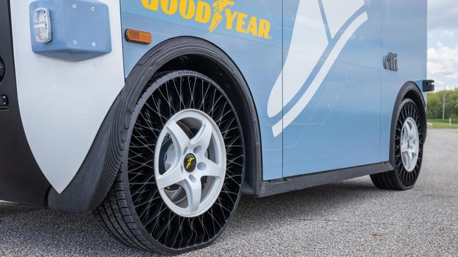 Ada dua karakteristik yang dikatakan Goodyear Indonesia soal ban tanpa udara lebih cocok buat mobil listrik, yaitu soal torsi instan dan kesenyapan kabin.