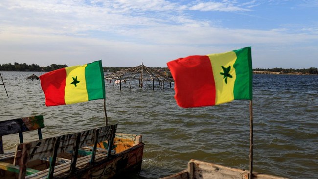 Secara resmi Presiden Senegal Macky Sall membentuk pemerintahan baru di bawah perdana menteri saat ini, Amadou Ba.