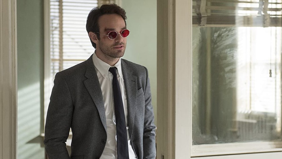 Charlie Cox dalam serial Daredevil.