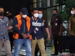 Penampakan Ayah Merin Eks Panglima GAM Sabang saat Tiba di KPK