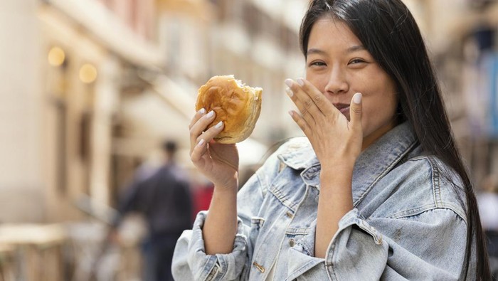 img-title Jadi Menu Favorit Saat Sarapan, Ternyata Terlalu Sering Makan Roti Bisa Bahaya Bagi Kesehatan!