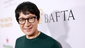 Ke Huy Quan Menangis Raih Oscar: Ibu, Saya Menang!