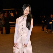 Potret Anggun Kim Go Eun Saat Menghadiri Chanel Fashion Show di Paris