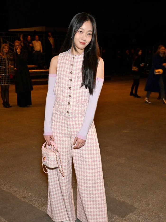 Pada Selasa, (24/1) lalu, Kim Go Eun hadir di event Chanel Haute Couture Spring Summer 2023 show yang juga merupakan bagian dari Paris Fashion Week./ Foto: Corbis via Getty Images/Stephane Cardinale - Corbis