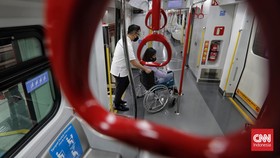 FOTO: 'Memanjakan' Anak dan Difabel di Layanan Transportasi Umum LRT
