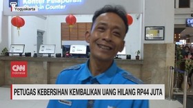 VIDEO: Petugas Kebersihan Kembalikan Uang Hilang Rp.44 Juta
