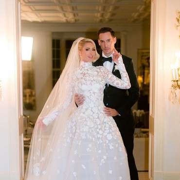 Sambut Anak Pertama, Paris Hilton Resmi Jadi Ibu