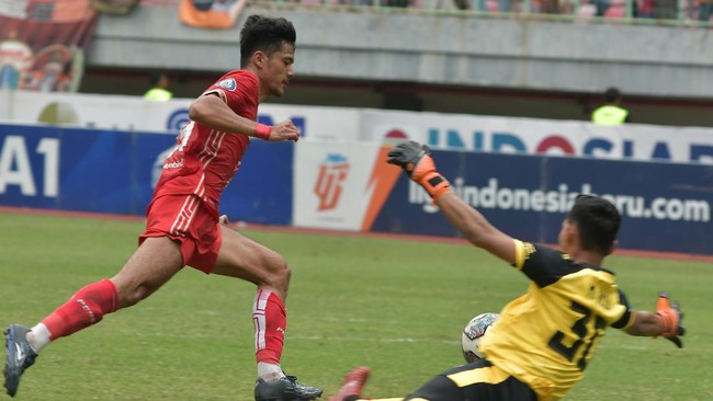Respons Erick Thohir soal isu potensi main mata di laga Persija vs PSS. Dia katakan wasit dan pemainnya akan dihukum seumur hidup, klubnya didegradasi.