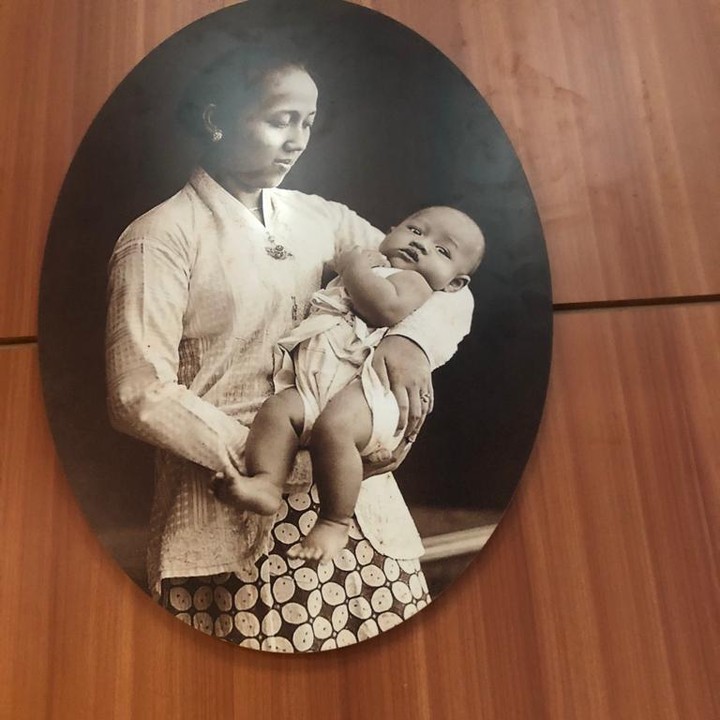 <p>Raden Ajeng (RA) Kartini merupakan anak kelima dari 11 bersaudara kandung dan tiri, Bunda. Ia lahir di Kabupaten Rembang dari keluarga bangsawan. (Foto: Dokumentasi Museum Kartini)</p>