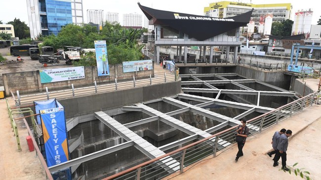 Dinas Sumber Daya Air DKI Jakarta dan Balai Besar Wilayah Sungai Ciliwung Cisadane tengah berembuk untuk memperbaiki operasional Sodetan Ciliwung.
