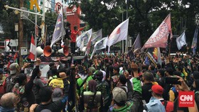 Ratusan Pengemudi Ojol Demo di DPRD DKI Tolak Penerapan Jalan Berbayar