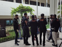 Rekan Seangkatan Eliezer di Brimob Datangi PN Jaksel Jelang Sidang Pleidoi