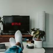 Ternyata Menonton Ulang Acara Televisi Bisa Bantu Tingkatkan Kesehatan Mental, Ini Penjelasannya!