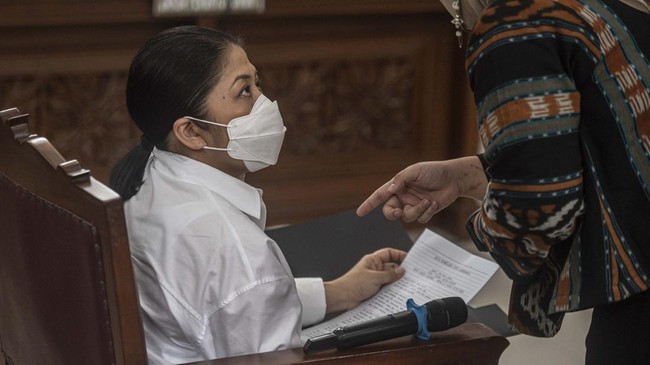 Ayah Brigadir J menyinggung permohonan Putri kepada Majelis Hakim untuk dapat segera bertemu dengan sang buah hati.