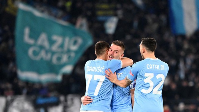 Lazio berpesta saat menjamu AC Milan dalam laga lanjutan Liga Italia di Stadion Olimpico, Rabu (25/1) dini hari waktu Indonesia.