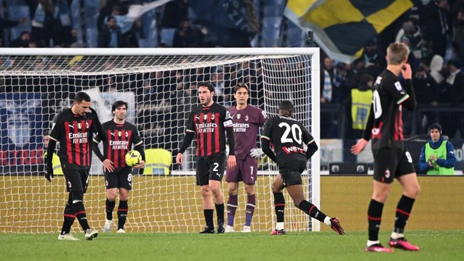 Jelang Fase Genting, AC Milan Malah Makin Kritis AC Milan memasuki masa genting di kompetisi musim ini namun mereka justru makin menunjukkan tren mengkhawatirkan.