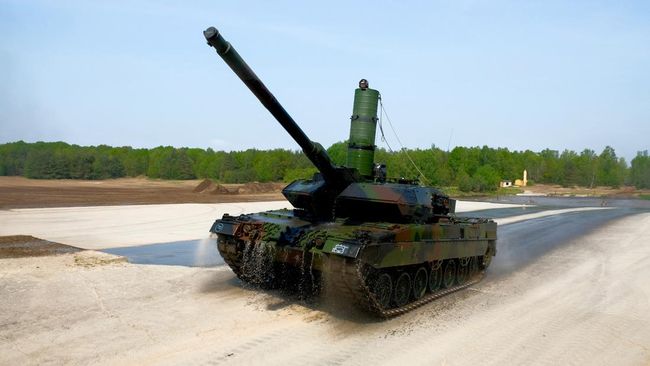 Siap Dikirim ke Ukraina, Simak Spesifikasi Tank Leopard 2 Jerman Apa keistimewaan Tank Leopard 2 yang dikirim Jerman ke medan tempur Ukraina vs Rusia? Cek spesifikasinya di sini.