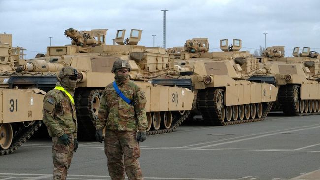 Amerika Serikat bersiap kirim 30 tank ke Ukraina. Jerman pun dilaporkan siap mengizinkan negara NATO mengerahkan tank untuk membantu Ukraina melawan Rusia.
