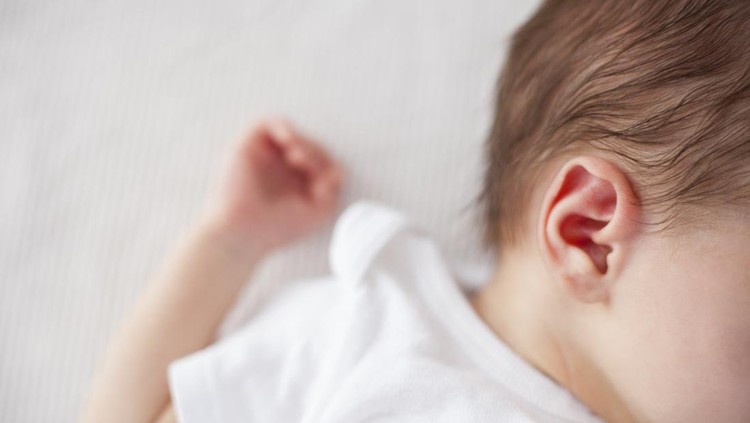 Telinga Anak Bayi Bau Tidak Sedap: Kenali Ciri dan Penyebab Infeksi Kuping