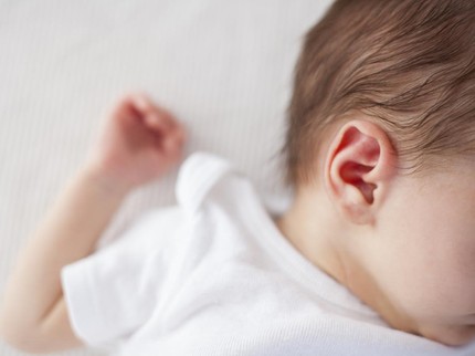 Telinga Anak Bayi Bau Tidak Sedap: Kenali Ciri dan Penyebab Infeksi Kuping