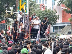 Temui Pendemo, Anggota DPRD DKI Didesak Massa Aksi Driver Ojol Tolak ERP