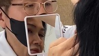 <p>Titi DJ baru saja melakukan operasi untuk wajahnya nih, Bunda. Diketahui, diva pop kelahiran 56 tahun silam ini menjalani operasi <em>anti aging</em>. (Foto: Instagram @ti2dj)<br /><br /><br /></p>