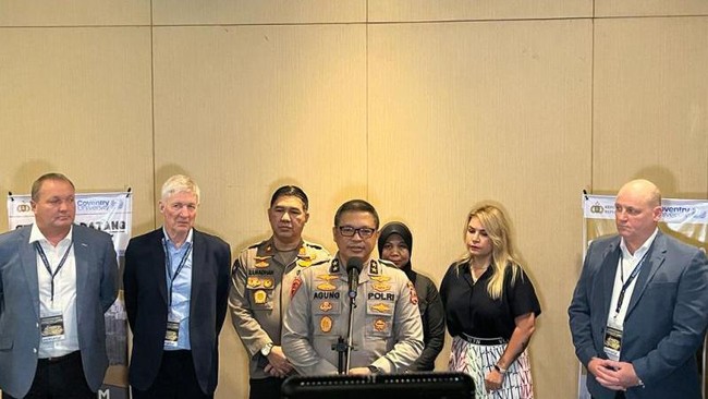 Polri menggandeng ahli dari Inggris untuk gelar kursus manajemen pengamanan stadion agar semua, termasuk penonton tetap aman dan nyaman. 
