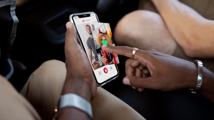 Kaum single bisa memanfaatkan waktu sepi di malam minggu untuk mencari pasangan melalui aplikasi kencan online.