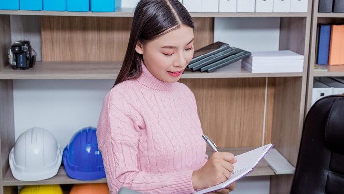 Ilustrasi membuat catatan/ Foto: Freepik.com/jcomp