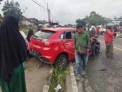 Ngerinya Kecelakaan Beruntun di Tanah Datar, Libatkan 9 Kendaraan-3 Tewas