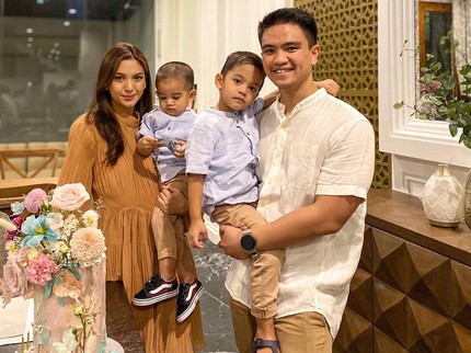 7 Potret Hangat Bintang Sinetron Alisia Rininta Bersama Suami dan Anak