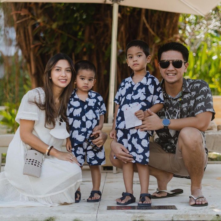 <p>Di sela-sela kesibukan sebagai artis, Alisia juga kerap mengajak suami dan kedua buah hatinya menikmati <em>quality time</em> dengan pergi berlibur. (Foto: Instagram @alisiarininta22)</p>