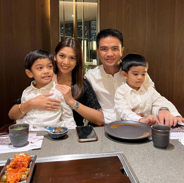 <p>Dari pernikahan tersebut, Alisia dan Novian sudah dikaruniai dua orang anak laki-laki yang tampan dan menggemaskan. Alisia Rininta melahirkan anak pertamanya pada 15 Agustus 2017. Bayi tersebut diberi nama Rajenda Pragata Herbowo. (Foto: Instagram @alisiarininta22)</p>