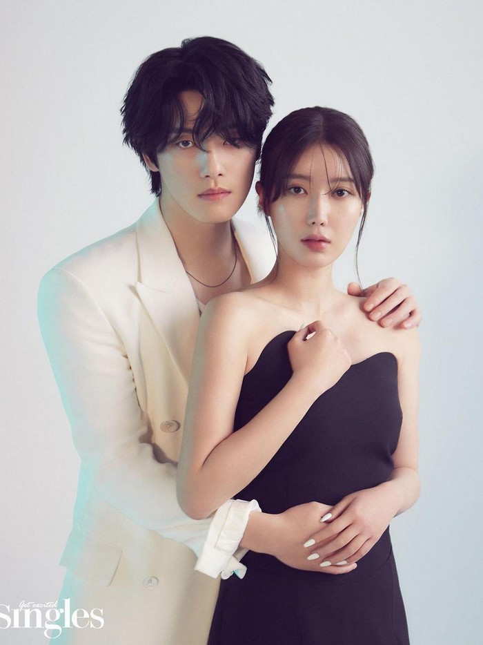 Baru-baru ini, aktor Kim Jung Hyun dan aktris Im Soo Hyang menjalani pemotretan dan wawancara bersama Singles Magazine./ Foto: instagram.com/singlesmagazine