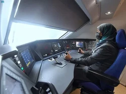 Pertama! Arab Saudi Punya Masinis Perempuan