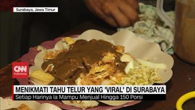 VIDEO: Menikmati Tahu Telur yang 'Viral' di Surabaya