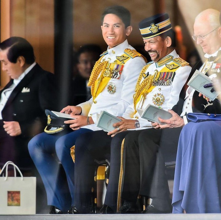 <p>Sang pangeran juga dikenal sebagai sosok yang memiliki latar belakang cemerlang. Pada Juli 2016, ia memperoleh gelar magister Master of Arts (M.A.) di School of Oriental and African Studies di Universitas London dengan jurusan Kajian Internasional dan Diplomasi. (Foto: Instagram @tmski)<br /><br /><br /></p>