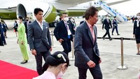 <p>Bukan tanpa alasan, ini karena ia selalu muncul dan terlihat bersama sang ayah, Sultan Brunei Hassanal Bolkiah. (Foto: Instagram @tmski)<br /><br /><br /></p>