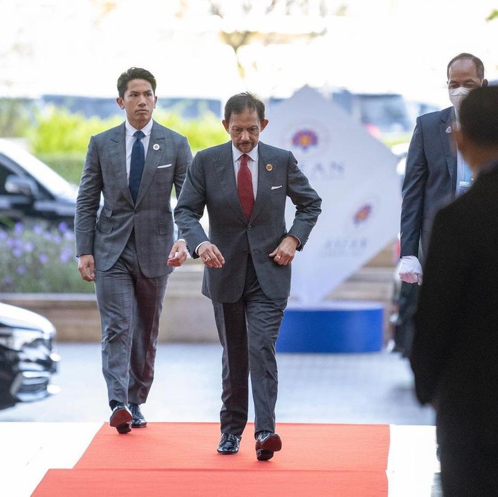 <p>Dari Brunei Darussalam, Pangeran Abdul Mateen adalah salah satu anggota keluarga kerajaan yang paling sering menjadi jadi perbincangan publik, Bunda. (Foto: Instagram @tmski)<br /><br /><br /></p>