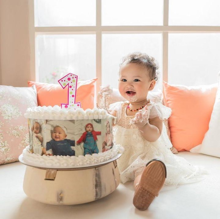 <p>Aiko Phoenix Dactylifera adalah anak ketiga Wendy Cagur, Bunda. 'Aiko' diambil dari Bahasa Jepang bermakna kesayangan, sementara Phoenix Dactylifera adalah Bahasa Latin pohon kurma. (Foto: Instagram: @wendicagur)</p>