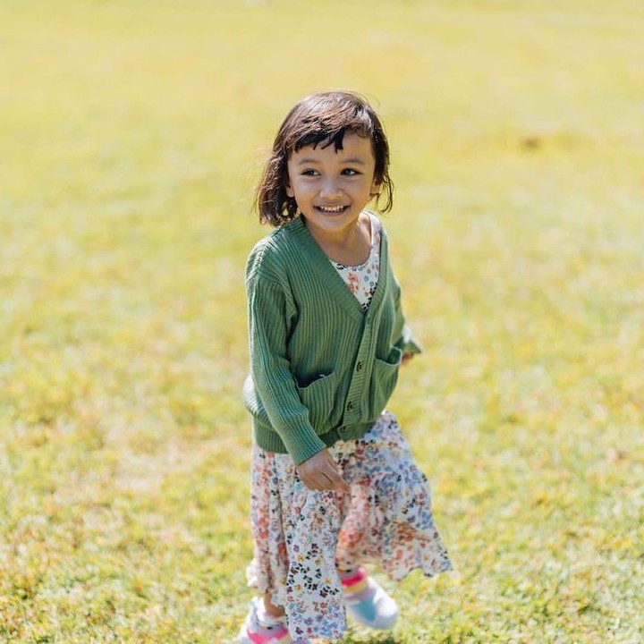 <p>Surinala Jui Carolina Jarumilind adalah anak dari Putri Marino dan Chicco Jerikho. Suri sendiri bisa memiliki arti mawar mewah atau putri. (Foto: Instagram: @chicco.jerikho)</p>