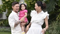 <p>Setelah menikah dengan Bunga Jelitha, pesepakbola Syamsir Alam dikaruniai seorang anak perempuan. Ia pun diberi nama Akleema Regalo Zulaikha. (Foto: Instagram: @syamsir11alam)</p>